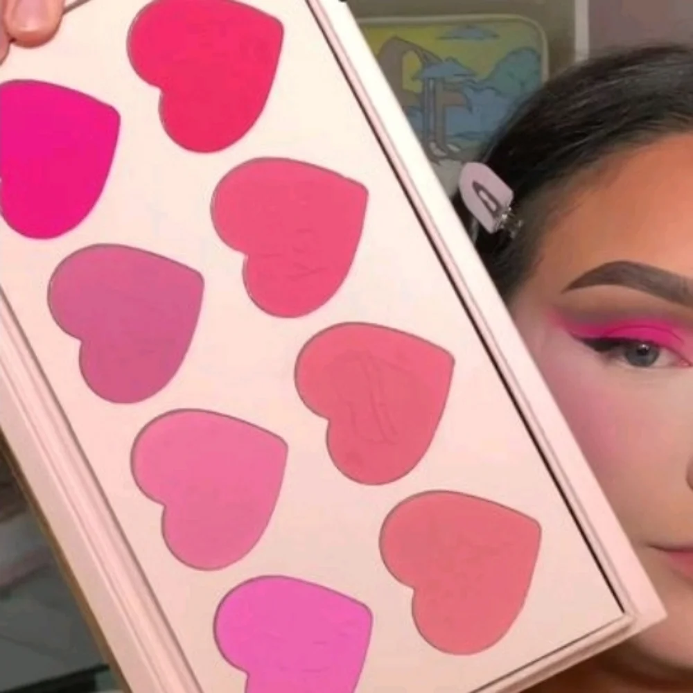 Plouise Heart-Shaped Blush Palette (Hot Pink, Baby Pink, Mauve, Peach, Coral)